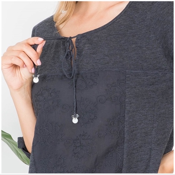 💋Gray Lace detailed Top - Picture 3 of 3